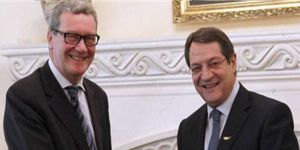 Anastasiadis, Downer ile görüştü