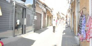 Arasta’da esnaf ‘kepenk’ indirdi