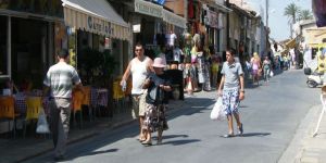 Lefkoşa Surlariçi’nde levhalar yenileniyor