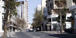 Fileleftheros: Banka şubelerinin satışı ya da iflas”