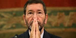 Başkanın harcamaları istifa ettirdi