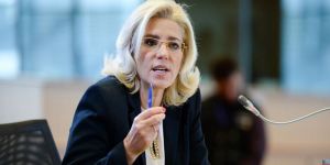 Cretu, Ada’ya geliyor