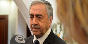  Akıncı: “Hukuk dışına çıkamam”