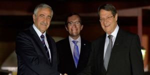 Akıncı ve Anastasiadis ara bölgede görüştü