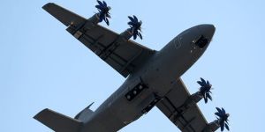 Kargo uçağı düştü, en az 40 kişi öldü