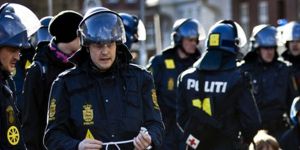 Norveç polisi yeniden silah bıraktı