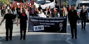 Öğretmen kalem attı