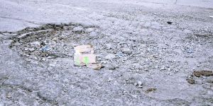 Yol değil köstebek yuvası!