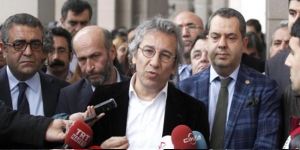 Can Dündar ve Erdem Gülün tutuklanmaları dünya basınında