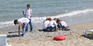 Öğrenciler çevreyi temizledi