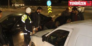 Şerit değiştirdi, kaza yaptı