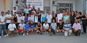 Ekmekçi anısına koştular