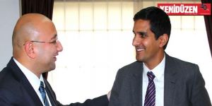 Özgür, Singh ile görüştü