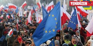 Polonya’da halk sokakta