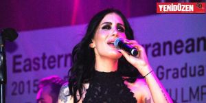 DAÜ Mezuniyet Töreninde İrem Derici sahne aldı