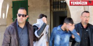 Uyuşturucu içerken arabada yakalandılar!