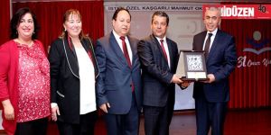 Kemal Dürüst, “Yılın Bakanı” ödülünü aldı.