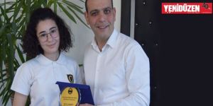 Kanser Hastalarına saçını bağışlayan Serda Yurdaer’e plaket