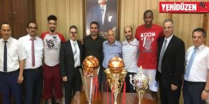 Kupalarla Koopbank’ı ziyaret ettiler