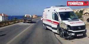 Ambulansla araç çarpıştı!