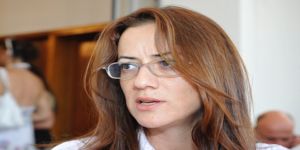 Hükümet gençlerden özür dilesin