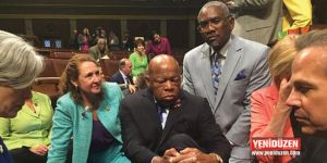 Silaha sınırlama isteyen vekillerden oturma eylemi