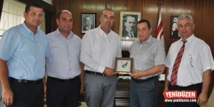 KTFF vergisini ödedi, Denktaşa plaket verdi