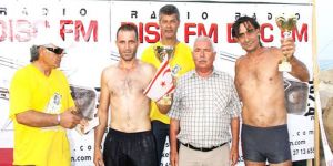 Bayrağı almaya çalıştılar