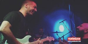 Hünerlerini bu kez sahnede sergiledi