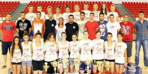 UKÜ hentbolcularını ödüllendirdi