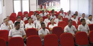 Altyapı antrenörleri bilgi tazeledi