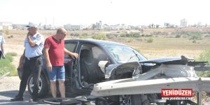 Yoldan çıkıp köprü korkuluklarına çarptı