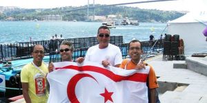 Boğazı yüzerek geçtiler