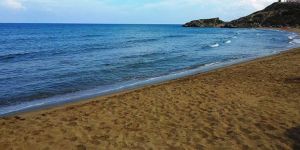  Temizlik sırası Ayfilon sahilinde