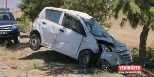 Yoldan çıktı, ağaca çakılı kaldı!