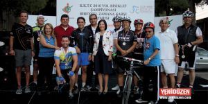 Doktorlar ödüllerini törenle aldı