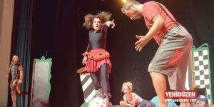 ‘Soytarılar Okulu’ tiyatro severlerle buluştu