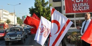 DP UG, Başbakanlık ışıklarında halkı selamladı