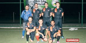 Basın halı sahada terliyor