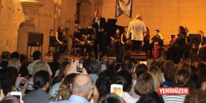 Bellapais’te Frank Sinatra rüzgarı