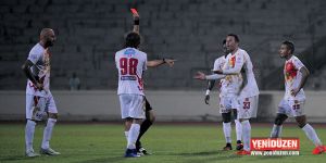 Kartlar havada uçuştu