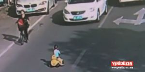 Oyuncak arabasıyla trafiğe çıktı!