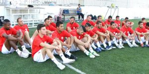 Gönyeli top başı yaptı