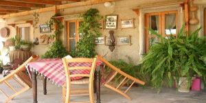 Büyükkonuk’ta bir Kıbrıs mekânı Ay Phodios Village House