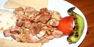 Mönü yelpazesi geniş bir yol mekânı LA CANNET RESTAURANT