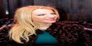 Sesini yardıma adadı