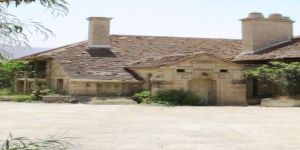 Kıbrıs’ta İngiliz Sömürge döneminin en seçkin sivil mimari örneği  VİLLA LATOMİA…