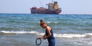 Denizi üstünde petrol tabakası oluştu