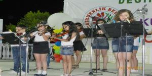 Müzik Sahnede Güzeldir