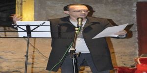 Küçük İskender; Şiir, denizdeki bir kara parçası